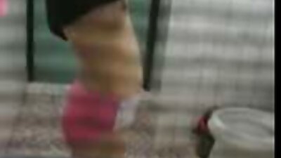 Sexet moden kone poserer og viser sin flotte numse