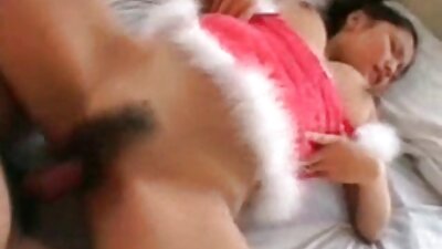 Hot MILF filmer sig selv, mens hun onanerer alene hjemme